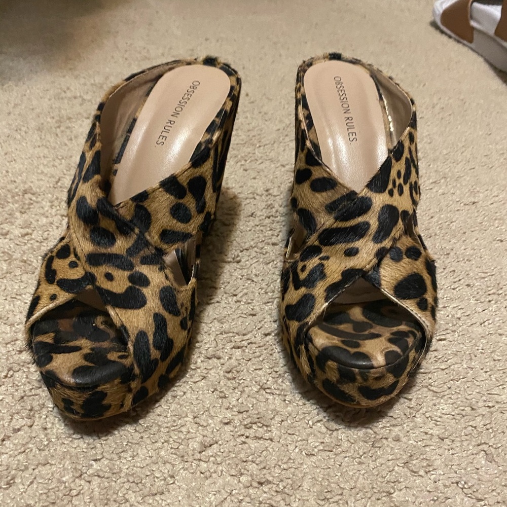 Leopard wedges